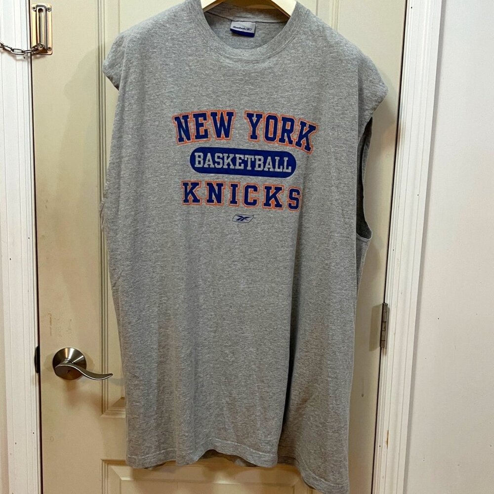 Reebok Men's Size XXL 100% Cotton Sleeveless NY Knicks Athletic Shirt. Grey